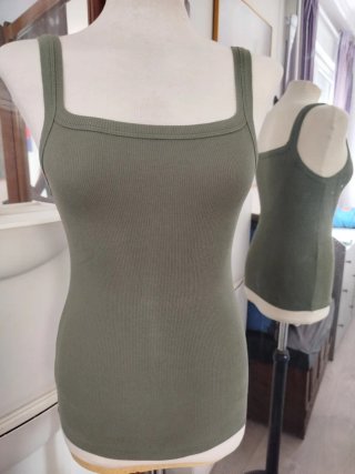 Camiseta tirantes verde talla S