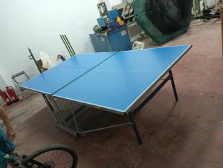 Mesa de ping pong azul exterior