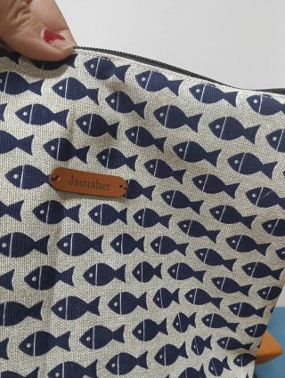 Neceser estampado peces azul y beige. Hecho a mano