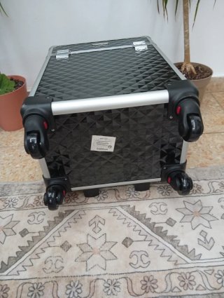 Maletín de maquillaje con ruedas