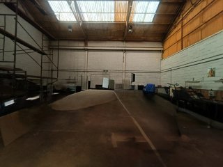 Nave industrial 350m² con 12m de altura