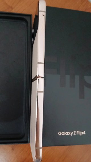 Samsung Galaxy Z Flip 4