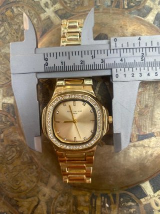 Reloj Patek  Dorado con Bisel