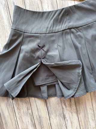 Falda gris plisada con lazos Talla S