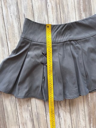 Falda gris plisada con lazos Talla S