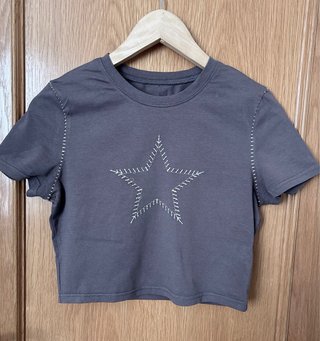 Camiseta gris estrella bordada Talla M
