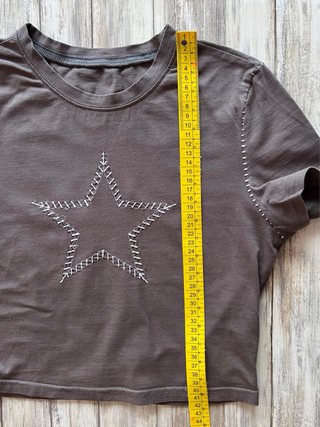 Camiseta gris estrella bordada Talla M