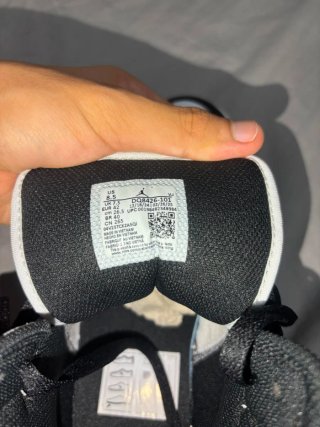 Zapatillas Jordan Air 1 Mid Negro Gris Blanco