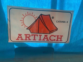 Carro tienda Artiách Catania con papeles