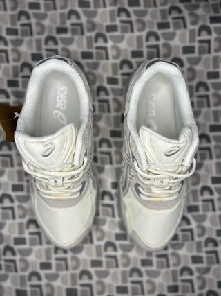 Zapatillas ASICS gel-nyc grises y blancas