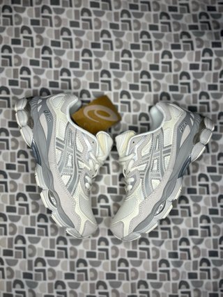Zapatillas ASICS gel-nyc grises y blancas
