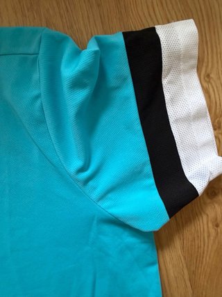Camiseta deportiva Puma azul y blanca