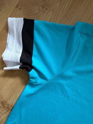 Camiseta deportiva Puma azul y blanca