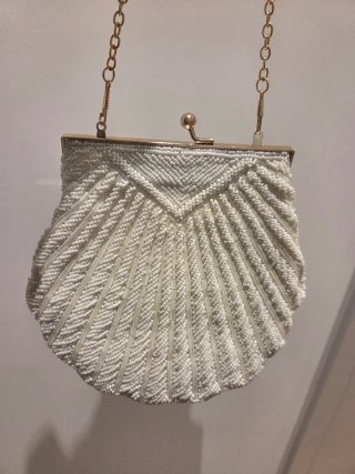 Bolso de mano con abalorios