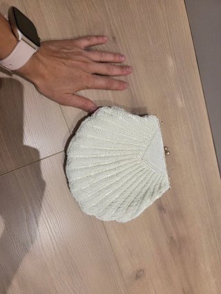 Bolso de mano con abalorios