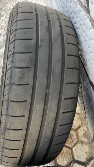 Llantas Nissan con Tapacubos y Neumáticos