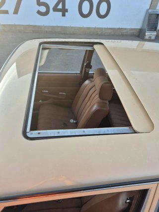 Mercedes-Benz 200 1975