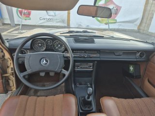 Mercedes-Benz 200 1975