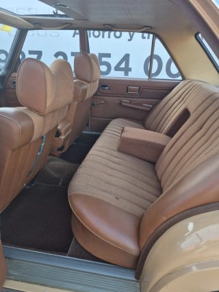 Mercedes-Benz 200 1975
