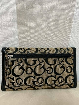 Cartera Guess Beige y Negra