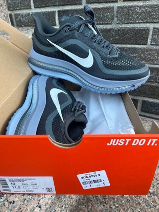 Nike Pegasus Premium Negro/Gris