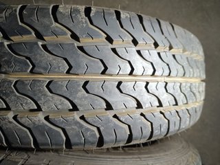 Neumático Dunlop 215/70 R15C