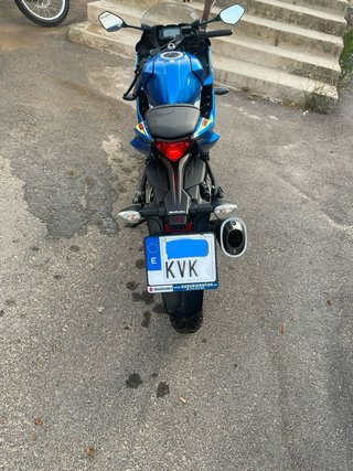 Suzuki GSX R 125 azul.