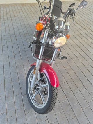 Honda VF 700 C Magna Cruiser Roja