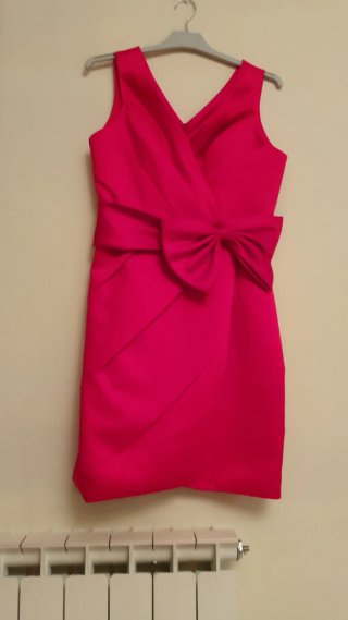Vestido fiesta fucsia con lazo