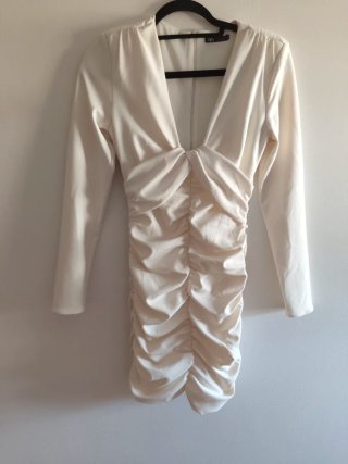 Vestido Zara blanco drapeado