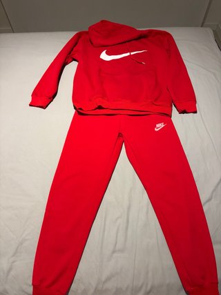 Conjunto deportivo Nike rojo