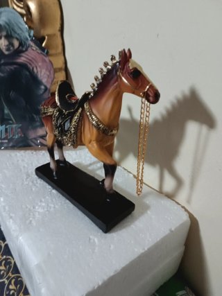 Figura Caballo Galopando 19cm alto 19cm largo