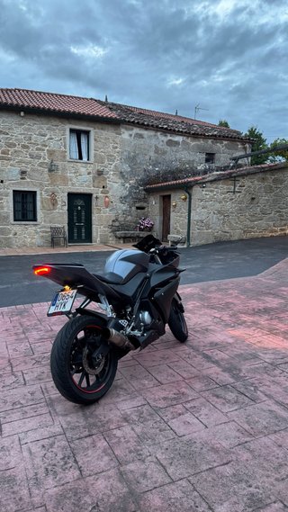Yamaha YZF R125 Negra