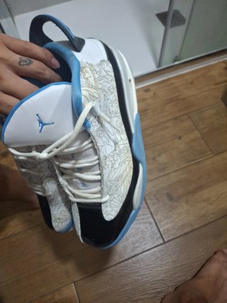 Zapatillas Jordan Blancas y Azules