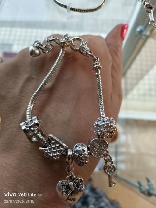 Pulsera estilo Pandora de acero quirúrgico.