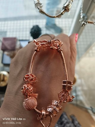 Pulsera estilo Pandora de acero quirúrgico.