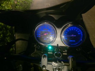 Suzuki sportbike azul y blanco