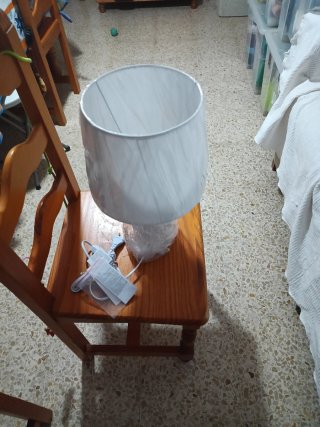 Lámpara de mesa blanca