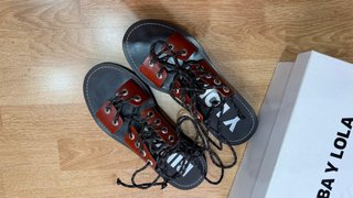 Sandalias BIMBA Y LOLA negras y marrones