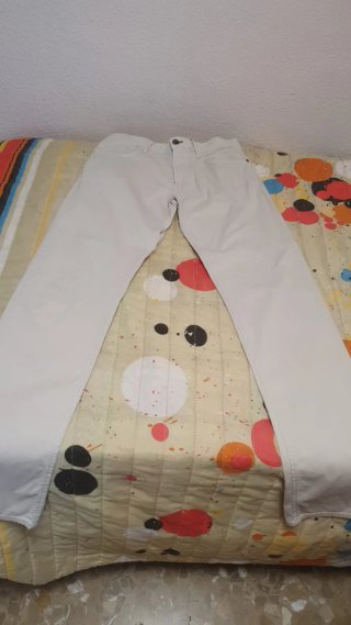 Pantalón beige hombre