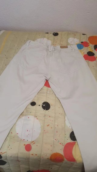Pantalón beige hombre