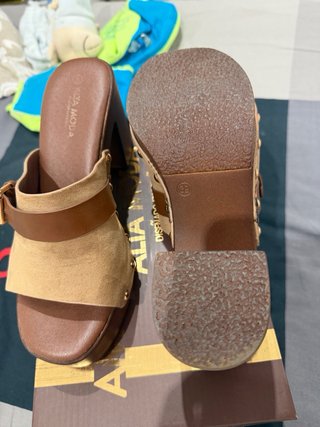 Sandalias de plataforma tacón marrón y beige