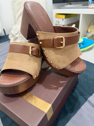Sandalias de plataforma tacón marrón y beige