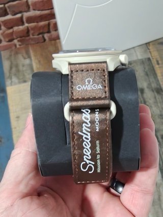 Omega x Swatch MoonSwatch - Beige/Marrón