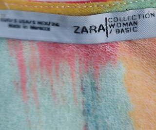 Vestido tobillero multicolor de Zara. Talla S