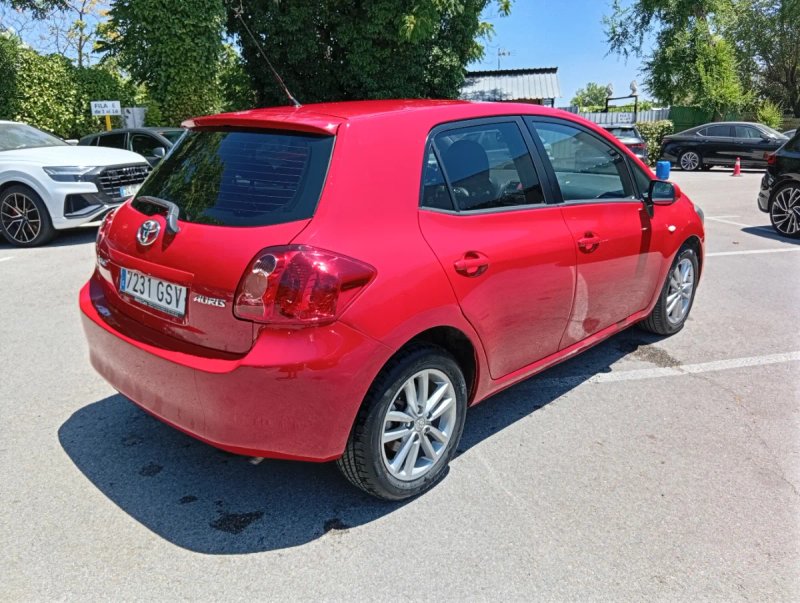 Toyota Auris 2010 - foto 1