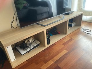Mueble TV madera de Ikea.