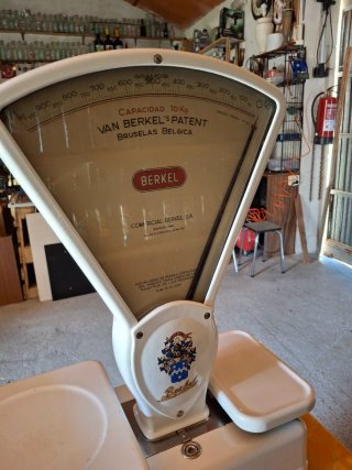 Báscula de tienda Berkel antigua