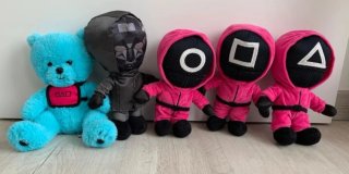 Peluches Juego Calamar oficiales  Uno vale 7€