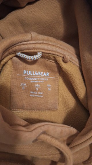 Sudadera con capucha naranja y amarilla
